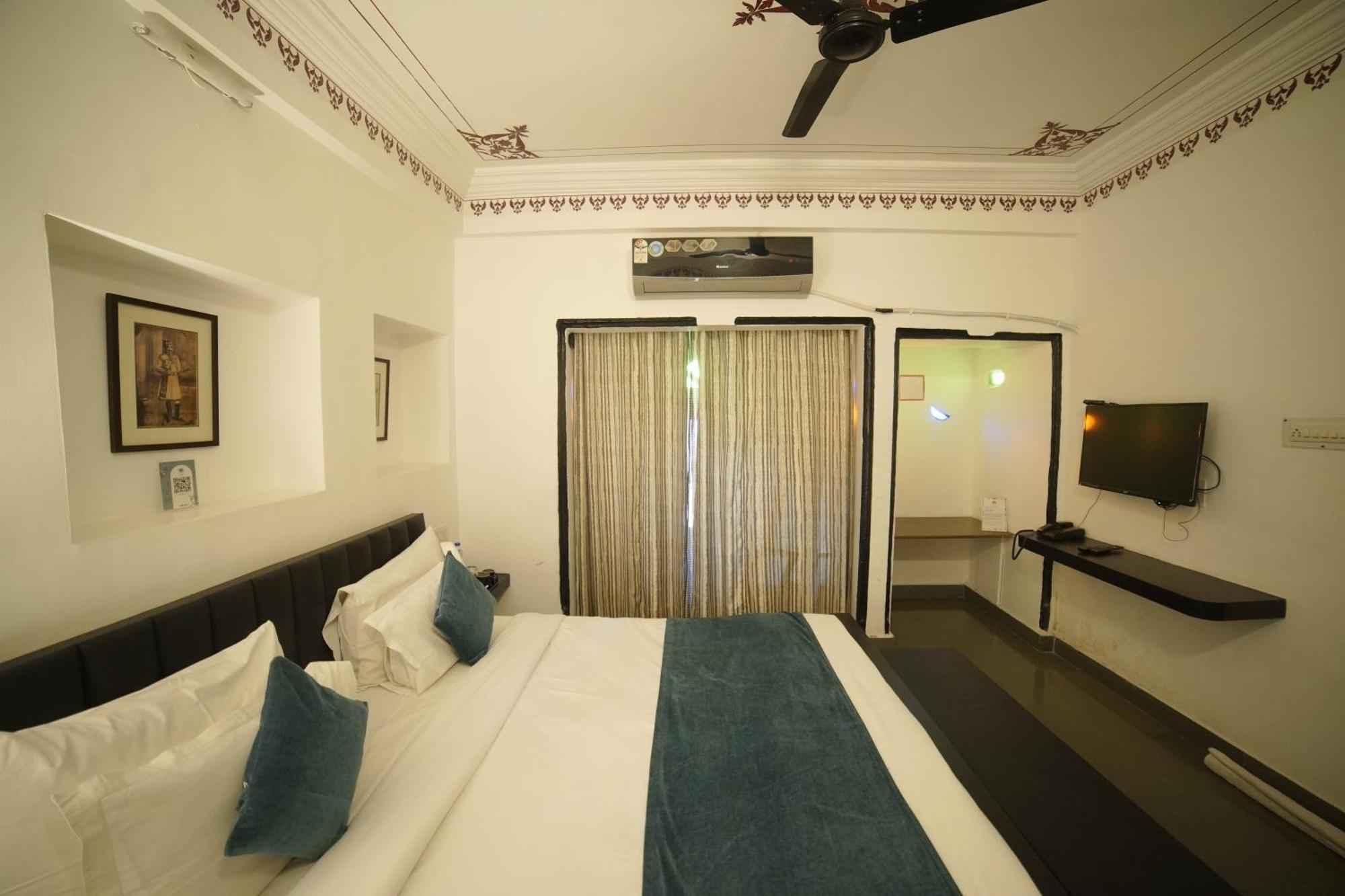 Hotel Udai Niwas By The Lake Udaipur Exterior foto
