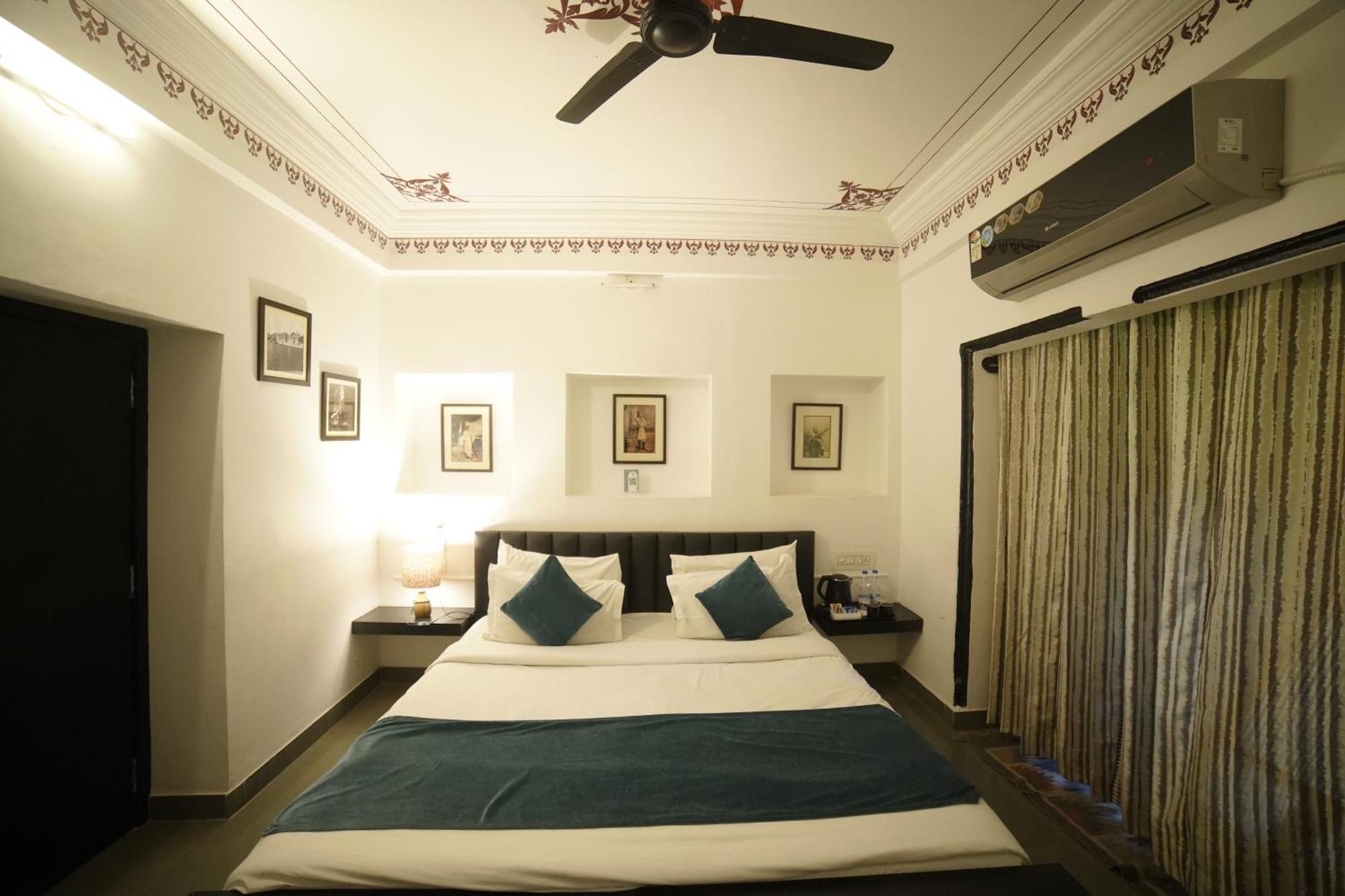 Hotel Udai Niwas By The Lake Udaipur Exterior foto